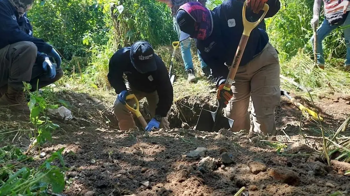 Hallazgo de fosas en Santa Ana Tepetitlan